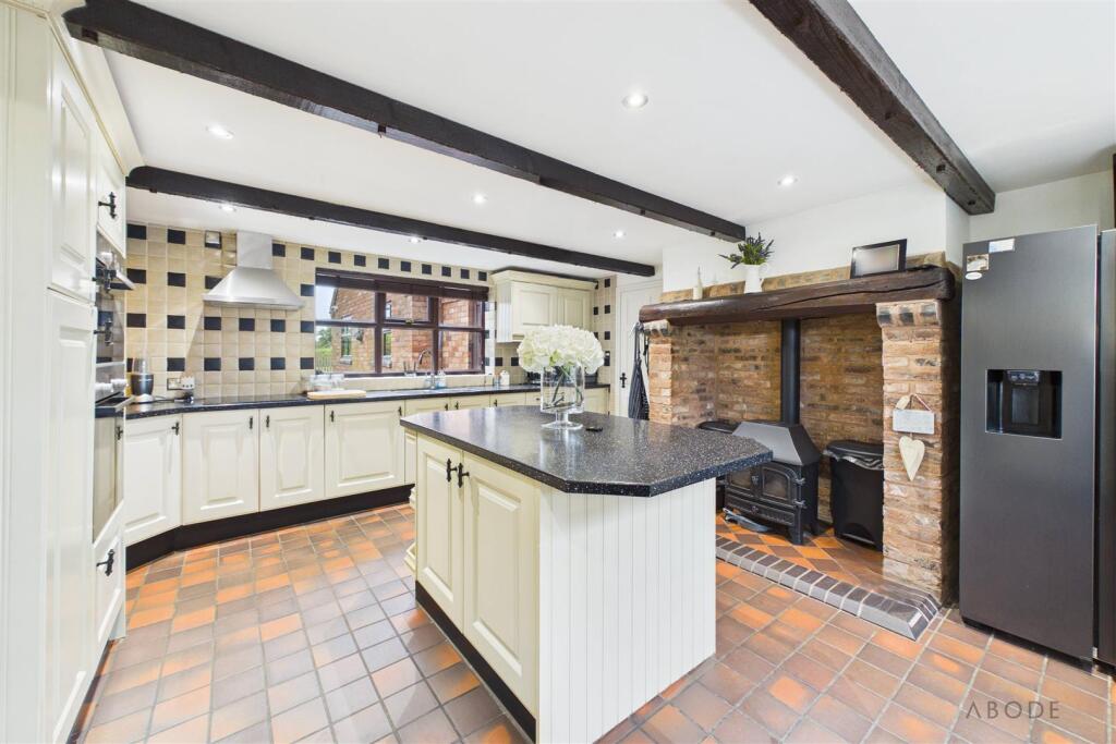 House in East Staffordshire, Uttoxeter Rural - More