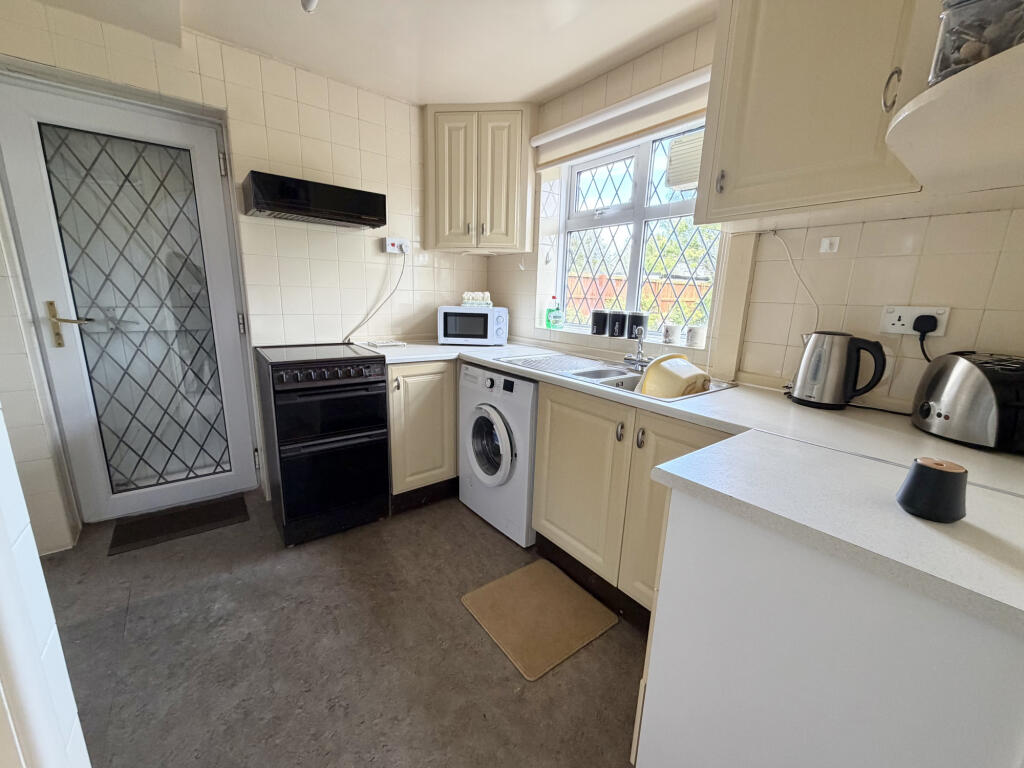 Broadway,  Fleetwood, FY7 photo 4