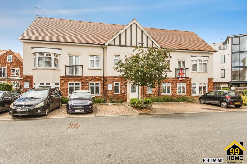 Apartment in Southend-on-Sea, Essex - View 2