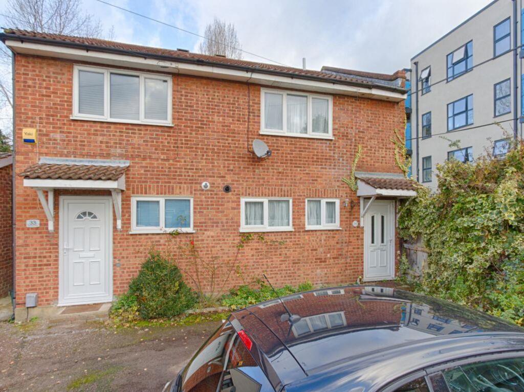 3-bed semi-detached on Shalcross Drive, Cheshunt, EN8, £400,000