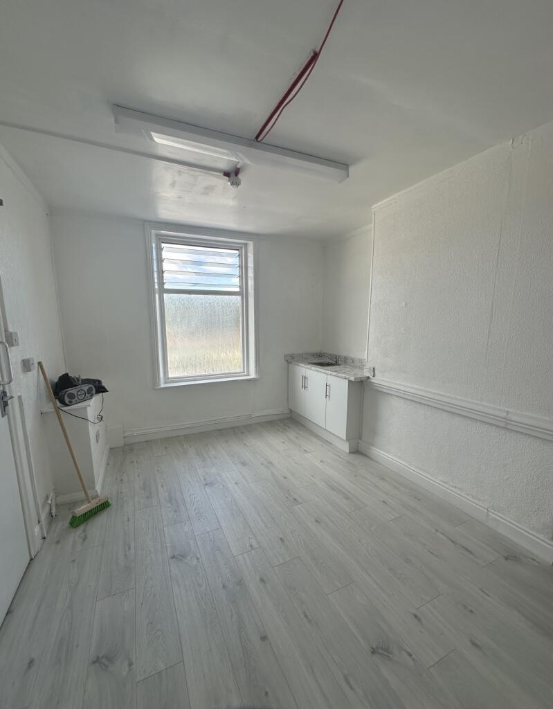 Additional image 3 of 203 Bingley Road BD18 4DH Room 3