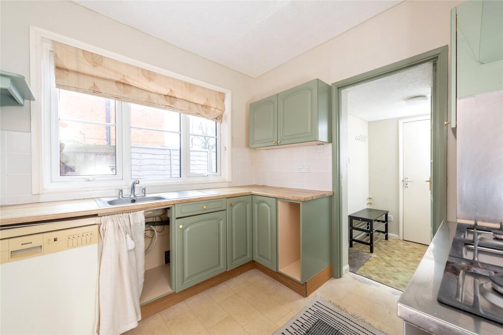 House in Newport Pagnell, Tickford End - View 5