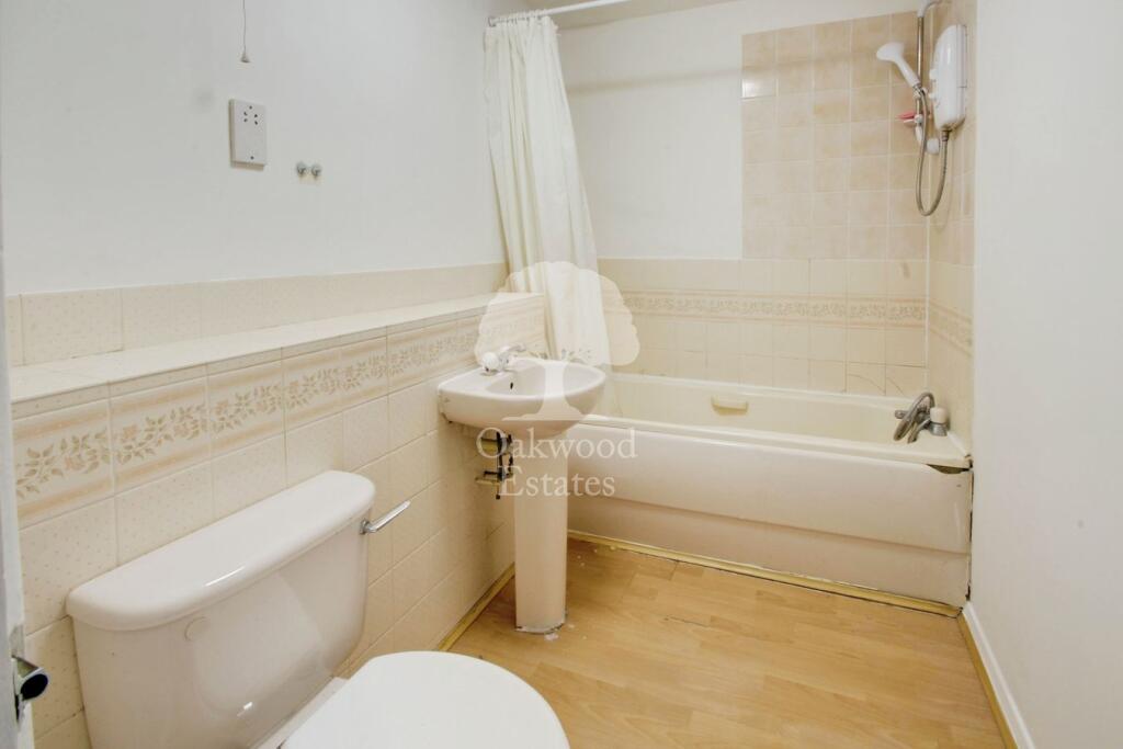 Apartment in Slough - More
