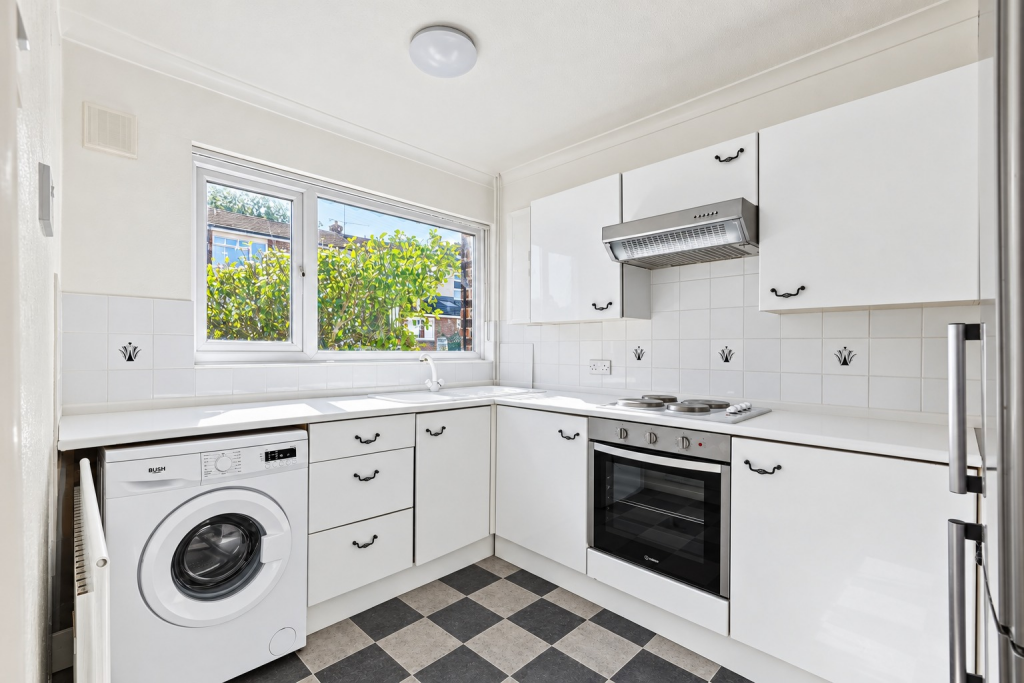 House in Gillingham, Medway - View 3