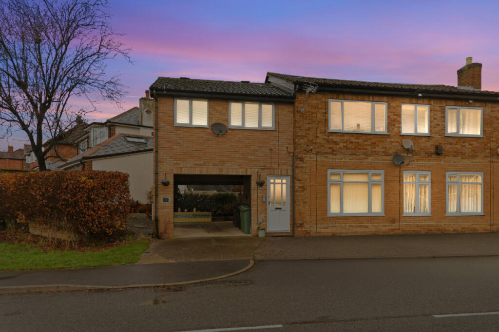 Main image of property: Hall Lane, Leeds, LS18