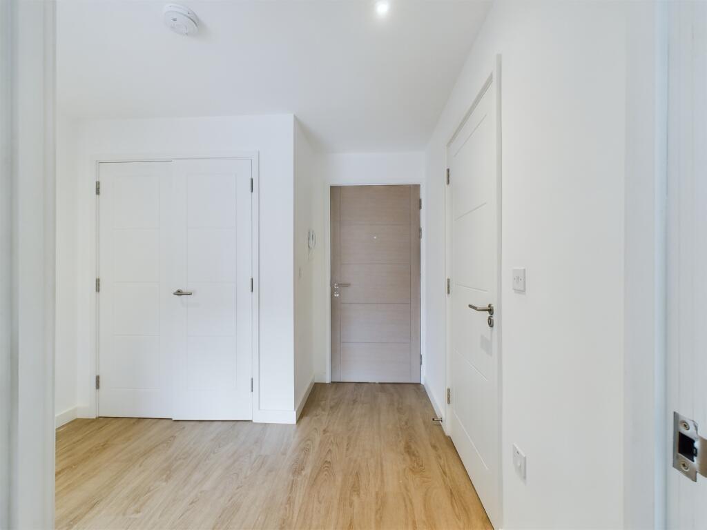 Apartment in Ashford, Kent - View 3
