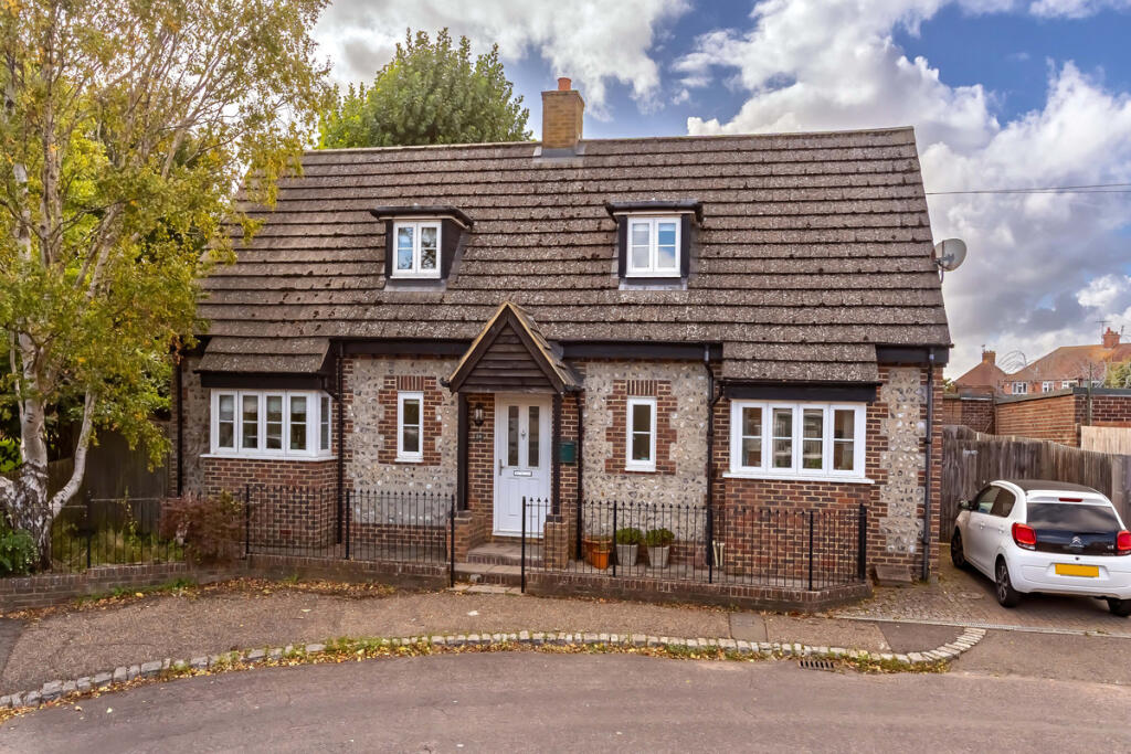 3-bed detached on Sandown Road, Brighton, BN42, £475,000