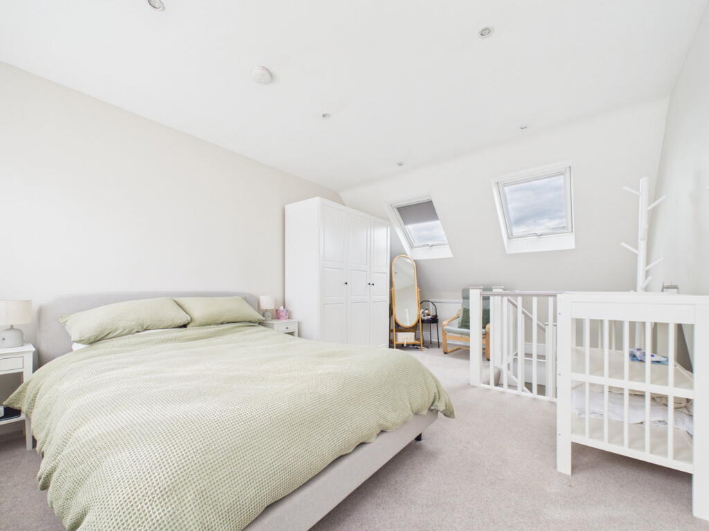 House in Slough - View 5
