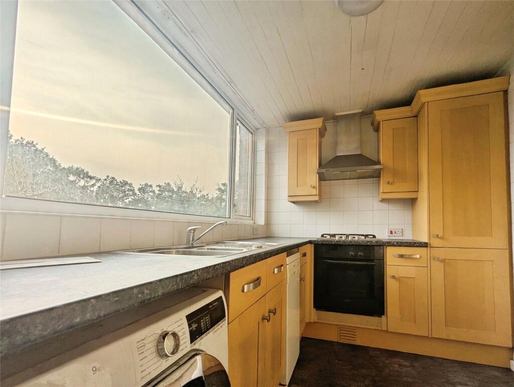 Bath Road, Reading, Berkshire photo 4