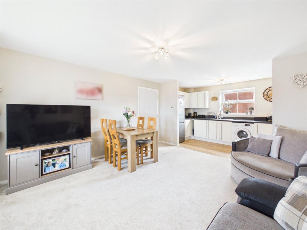 Apartment in Gloucester - View 4