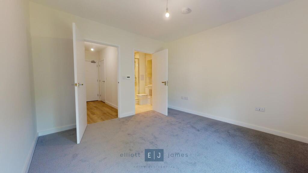 Apartment in Ilford - View 3