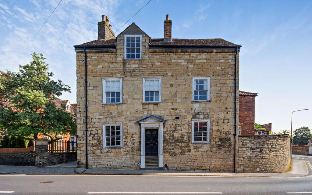 Main image of property: Pottergate, Lincoln, Lincolnshire, LN2