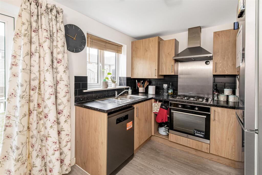 Vickers Way, Grove, OX12 photo 4