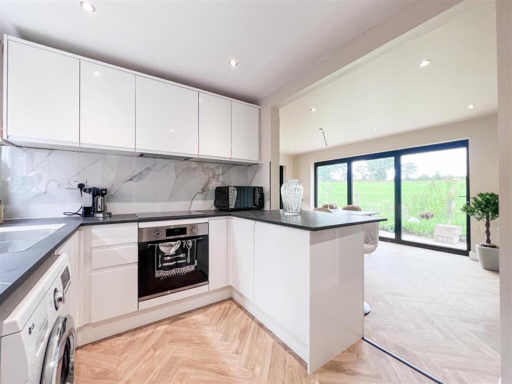 House in Stoke-on-Trent - More