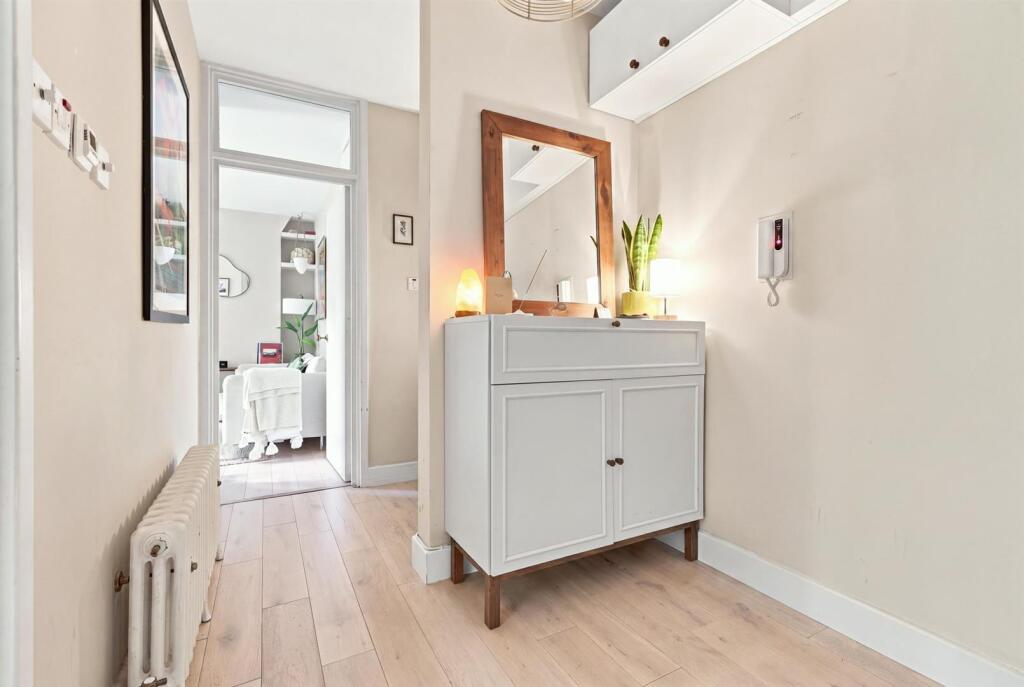 Apartment in London - More