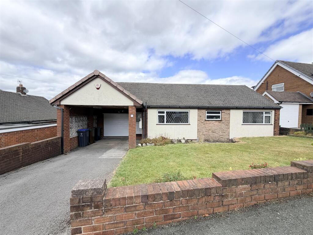 Main image of property: 25 Moorland Road, Leek