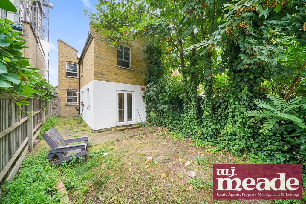 4 bedroom semi-detached house for rent