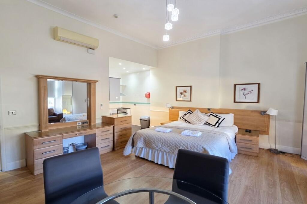 Apartment in London - View 5