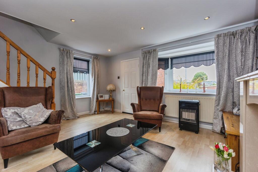 House in Tameside, Greater Manchester - More