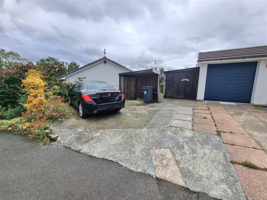 House in Plymouth, Lawhitton Rural - More