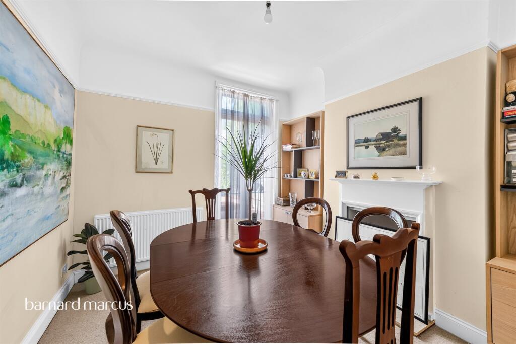 House in Sutton - More