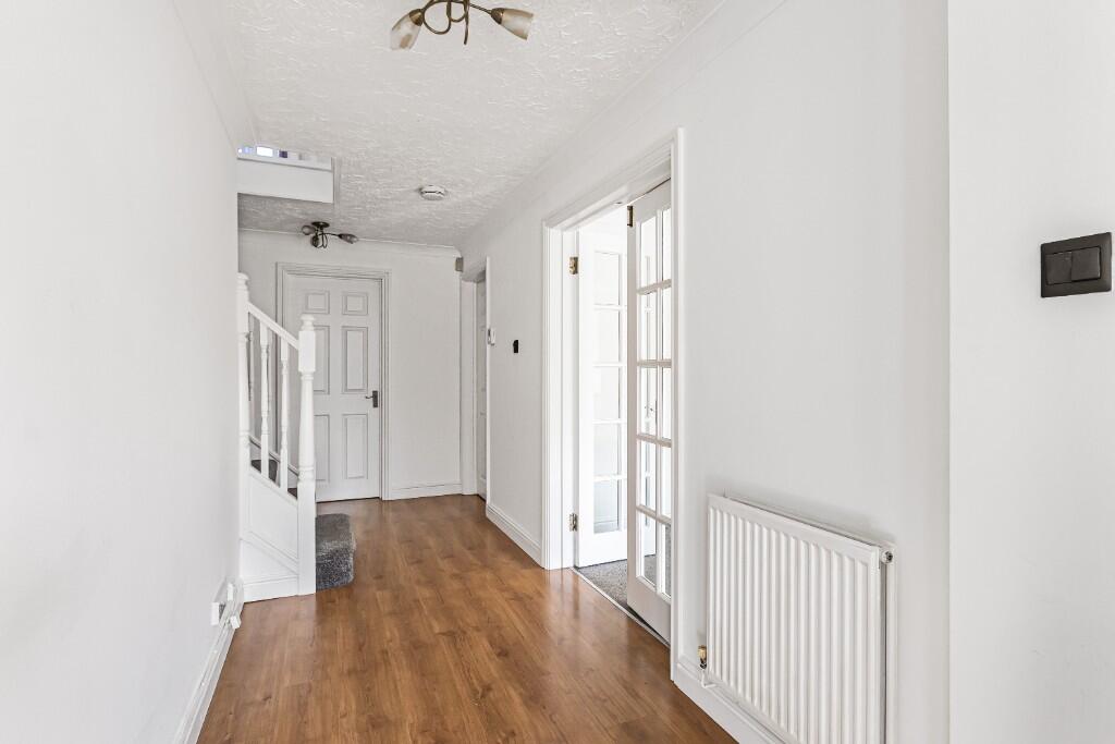 28, Leigh Drive, Cm22   CUL DE SAC LOCATION photo 2