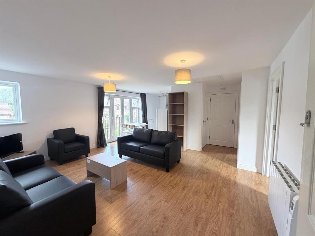 Apartment in Swindon - View 2
