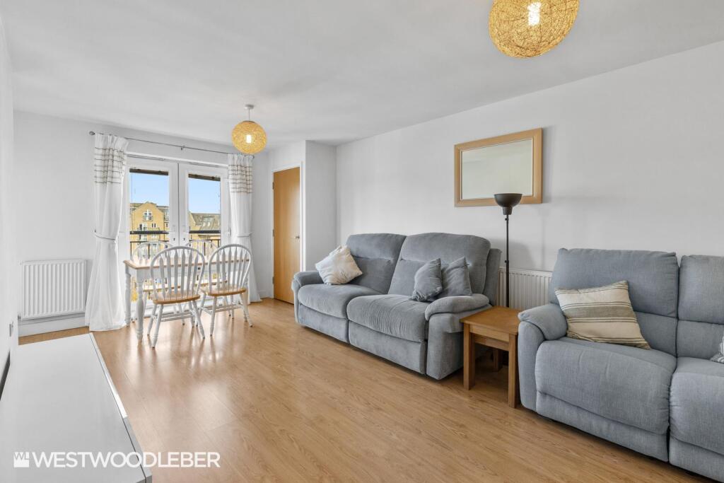 Apartment in Hoddesdon, High Leigh Garden Village - View 2