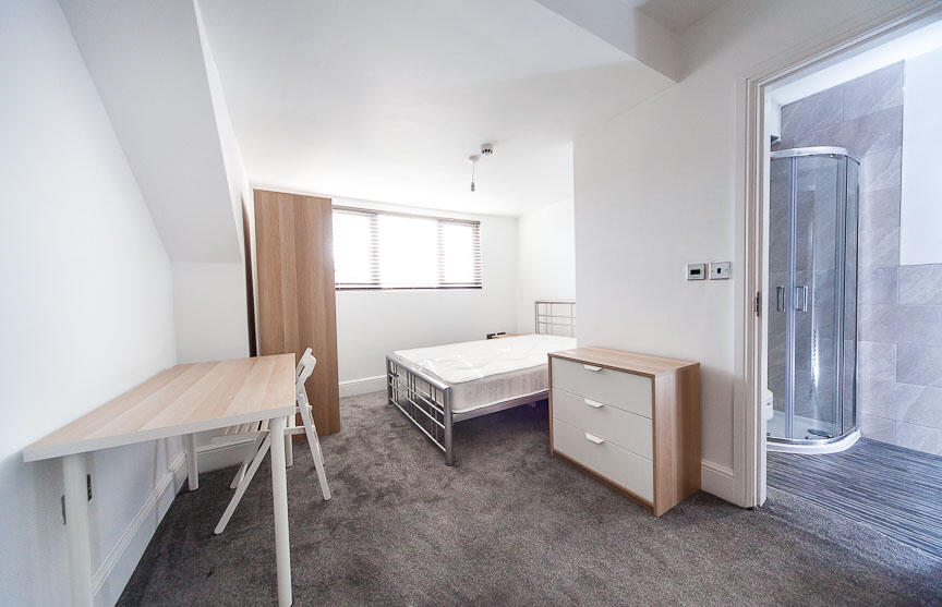 6 bedroom terraced house for rent