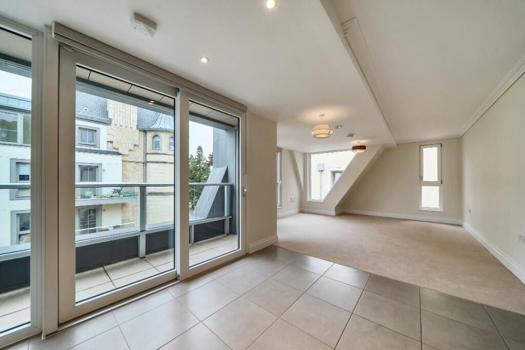 38 Pembroke Court, Marshall Walk, TW20 0LL photo 5