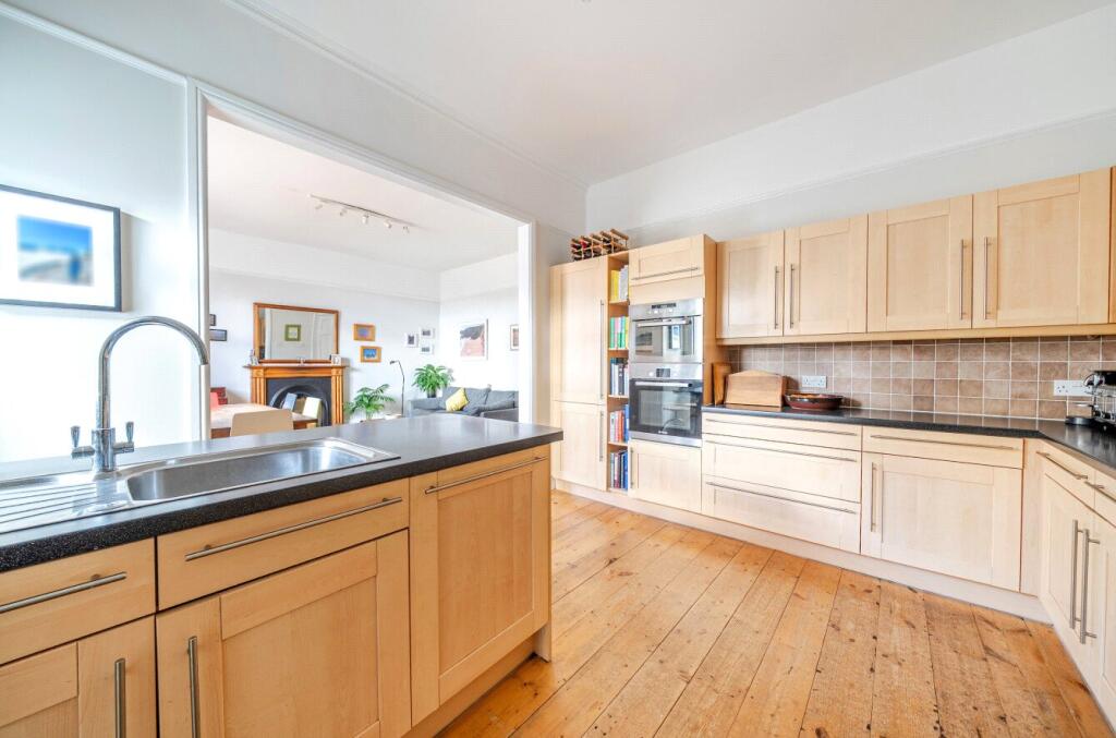 House in Exeter - View 4