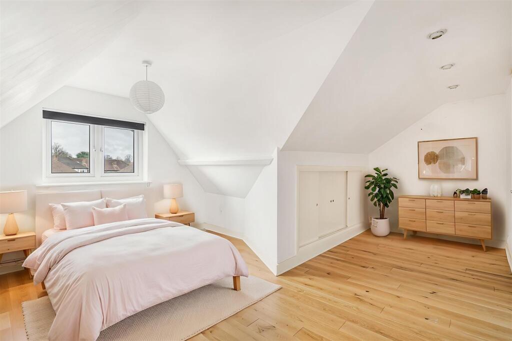 Apartment in Sutton - More