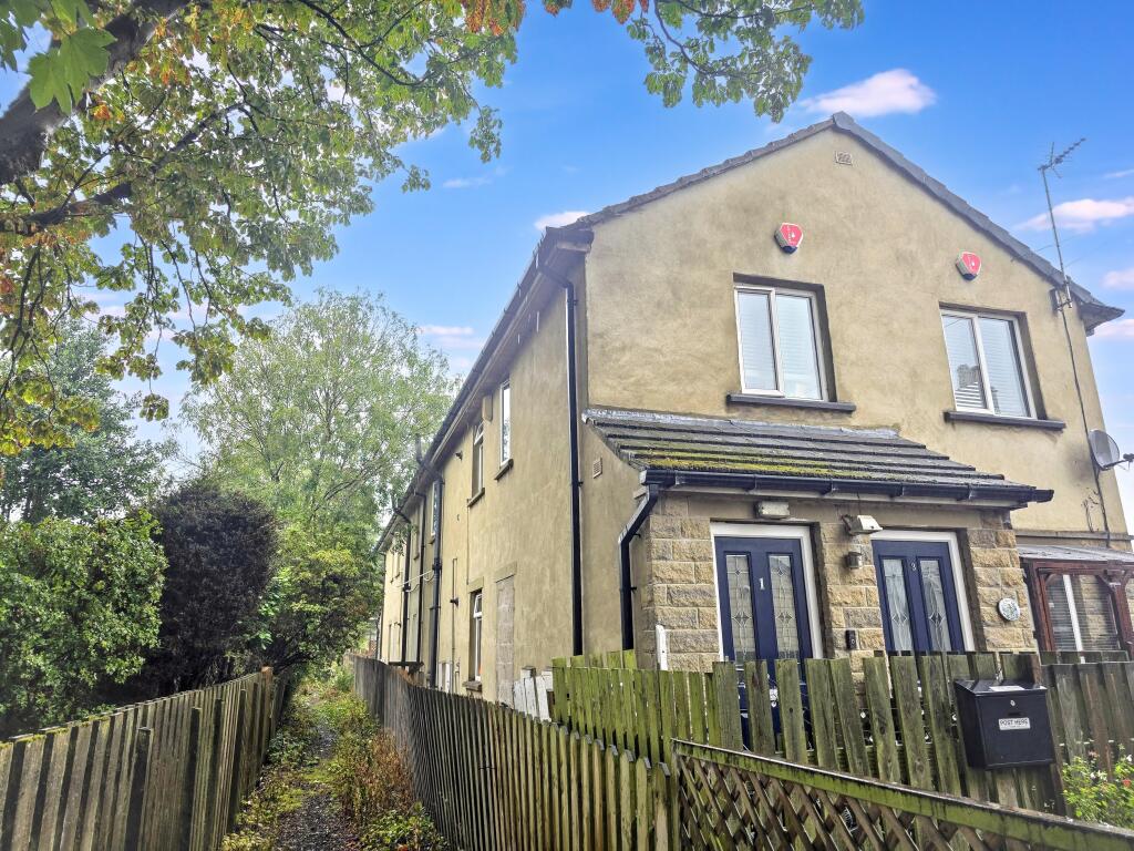 Apartment in Bradford, West Yorkshire - View 2