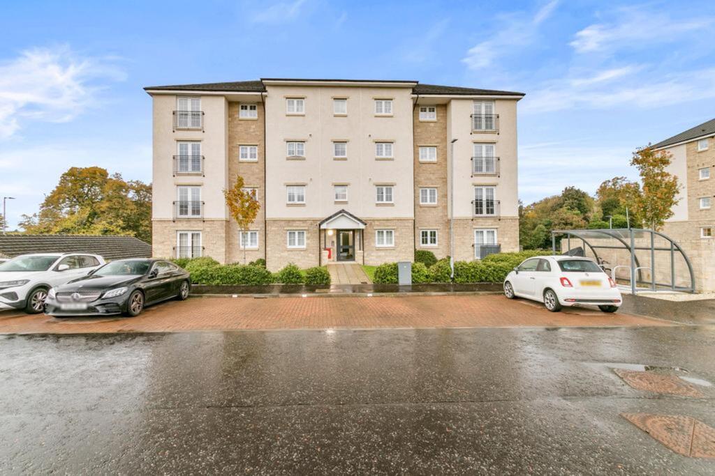 2-bed flat on Thornliebank Road, Thornliebank, G46, £190,000