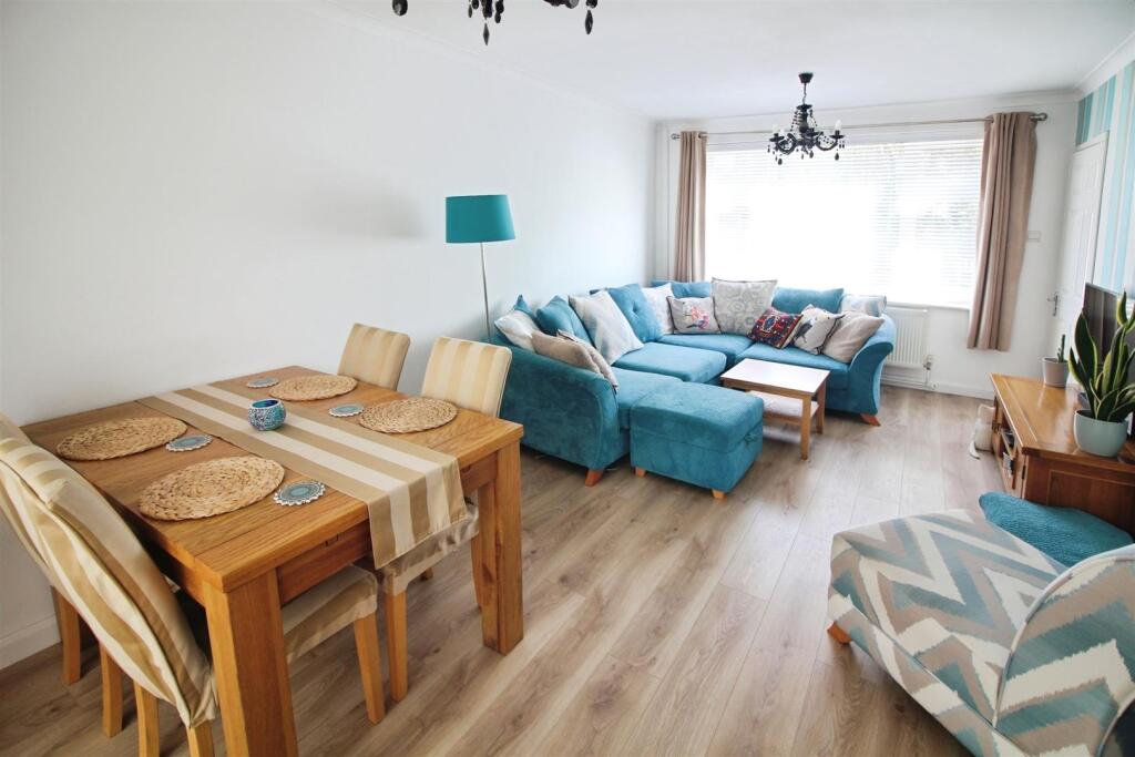Cranmore Drive, Leeds photo 4