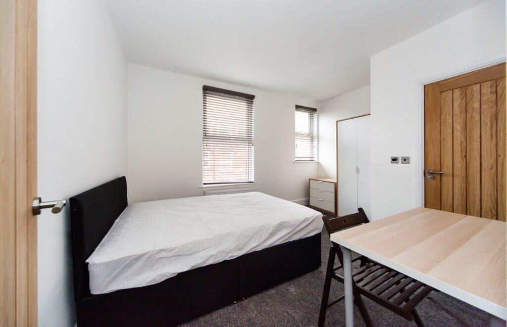 6 bedroom terraced house for rent