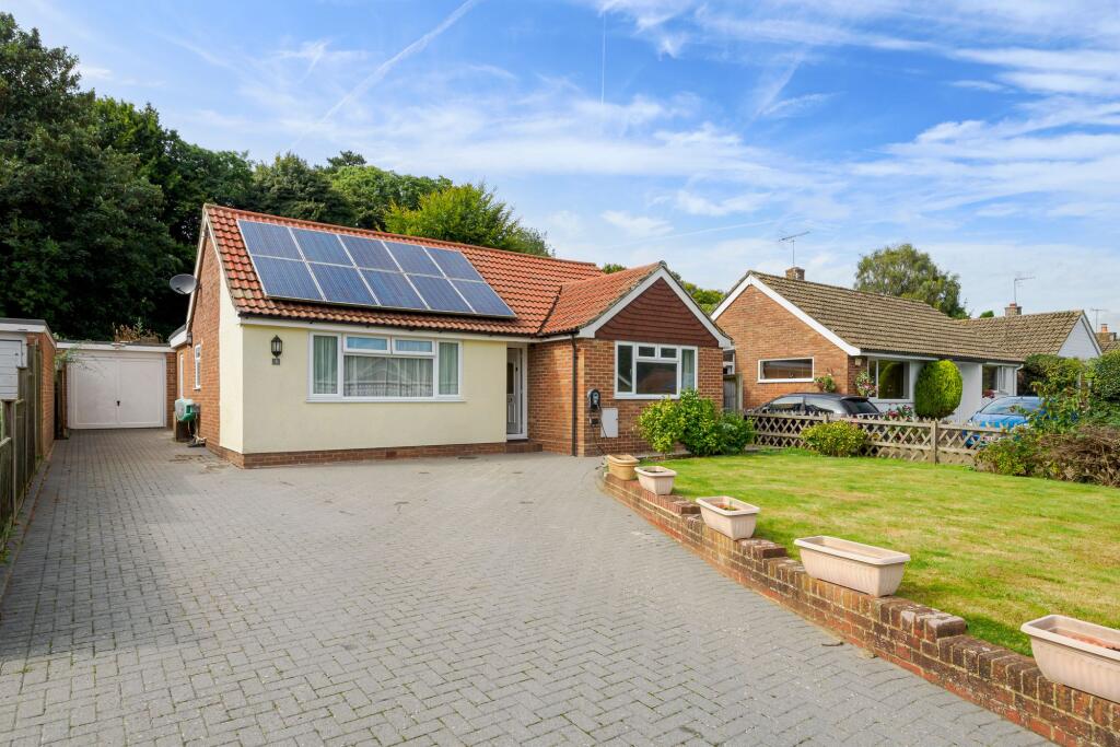 3-bed bungalow on Hog Green, Elham, CT4, £550,000