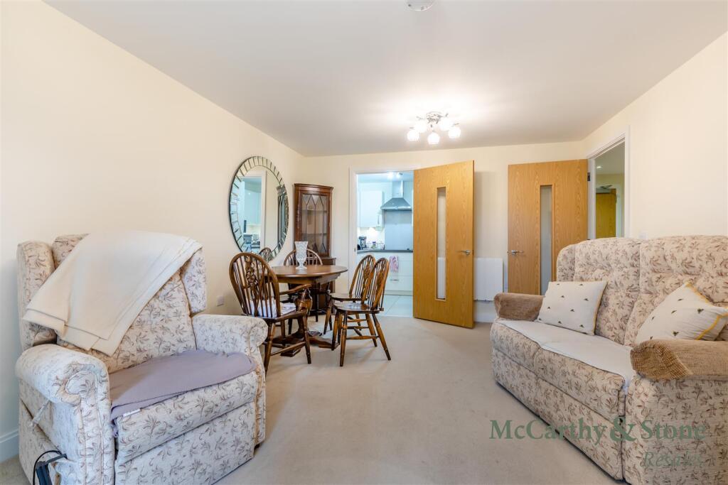Apartment in Alsager, Hall Drive Park, Cheshire East - View 4