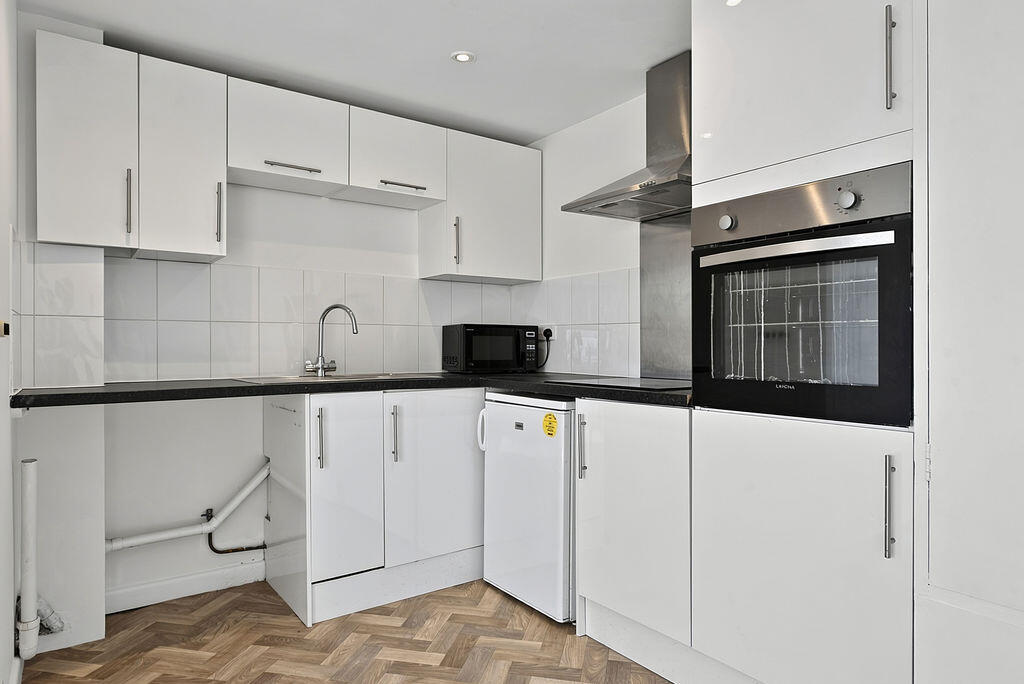 Apartment in Portsmouth - View 6