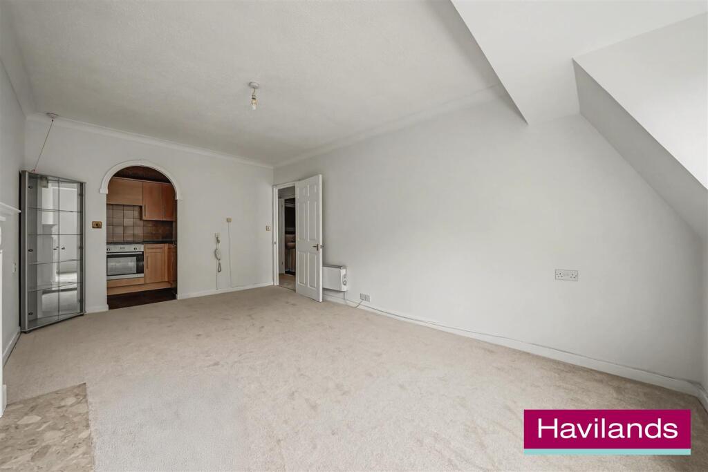 Homewillow Close, London photo 4