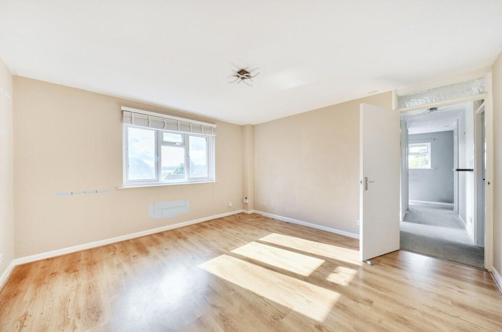 Challis Court, Ludgershall, Andover, SP11 9SQ photo 3