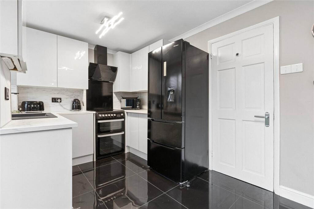 House in Chatham, Medway - View 2