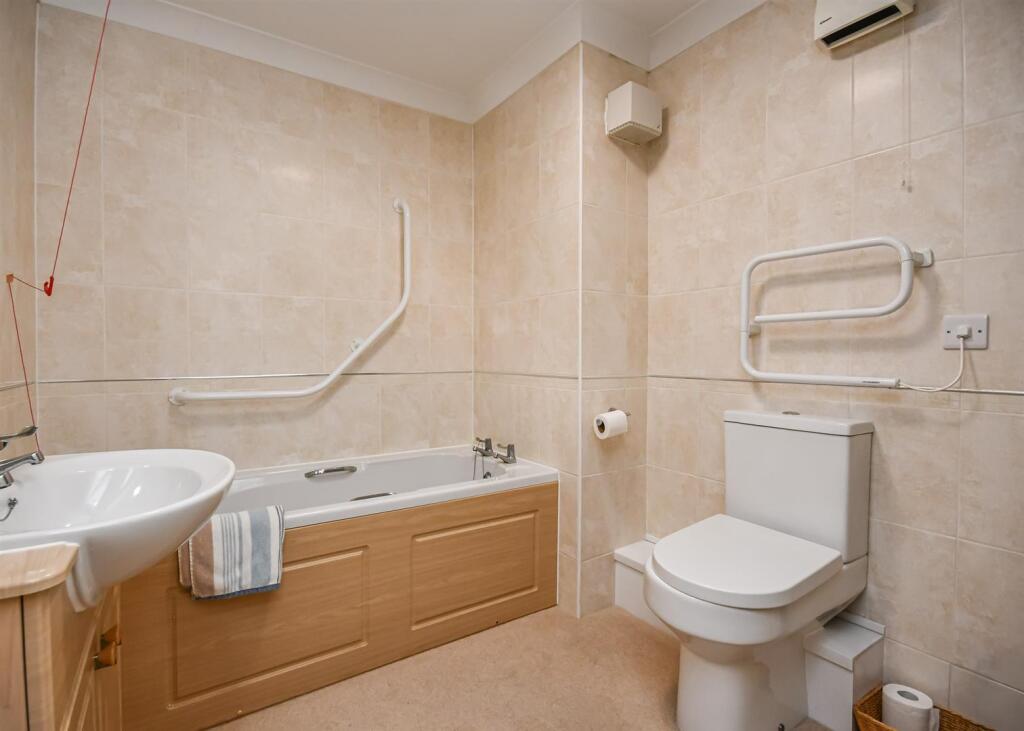 Apartment in South Staffordshire, Wombourne - View 3