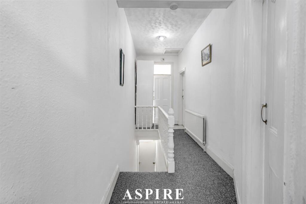 Apartment in Southend-on-Sea - View 3