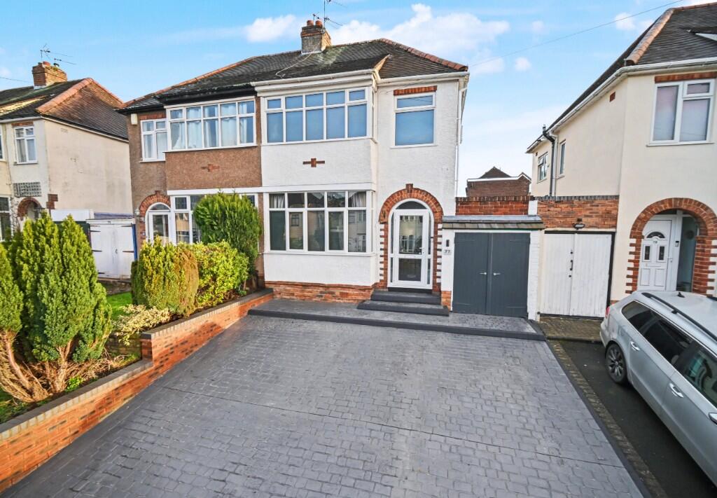 Main image of property: Lynton Avenue, Claregate, Wolverhampton, West Midlands, WV6