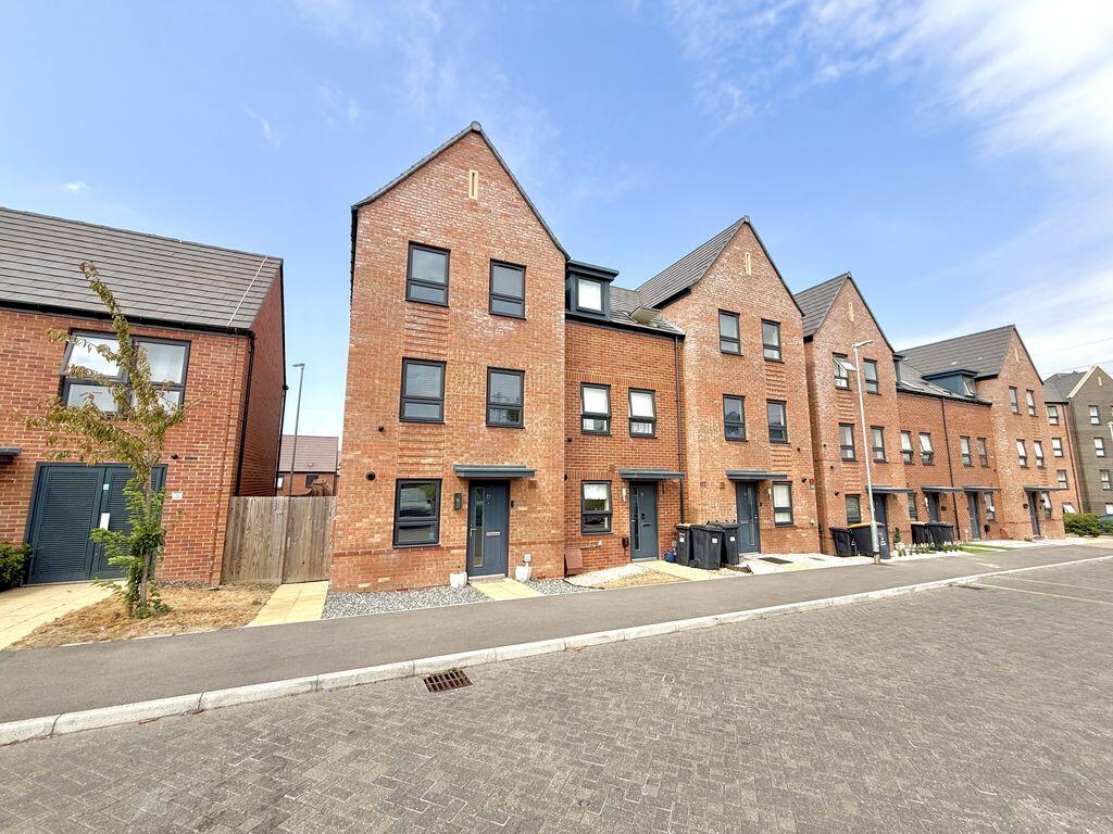 3-bed terraced on Betony Meadow, Linmere, £400,000