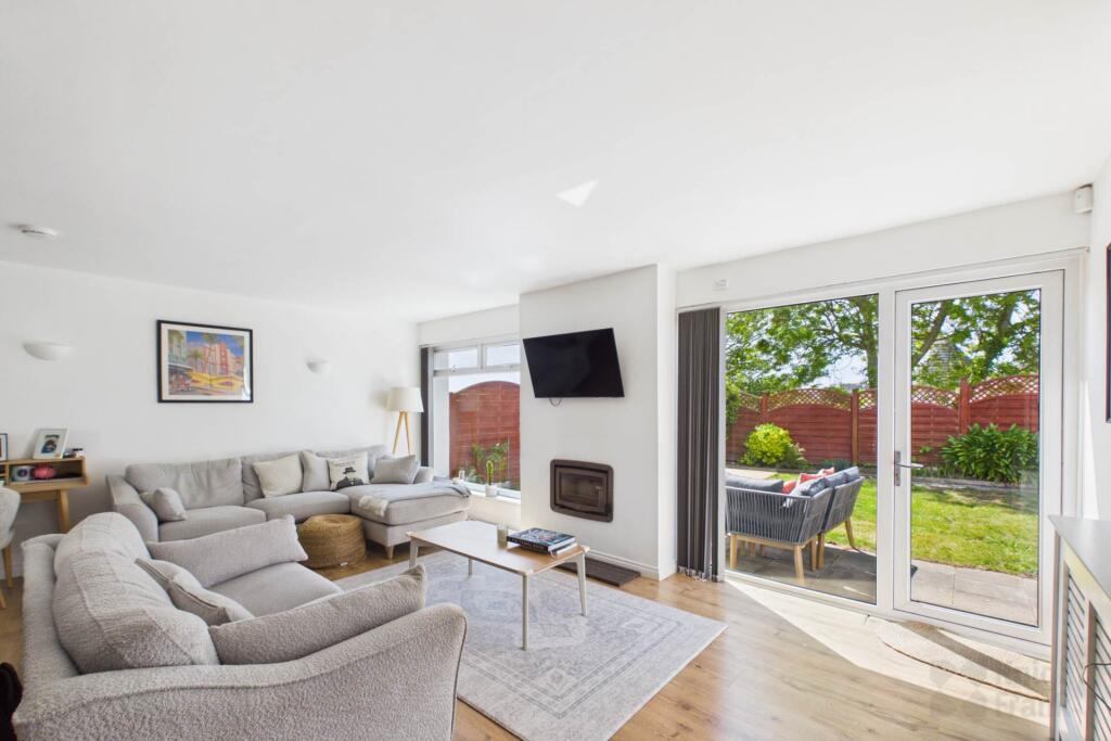 House in London, Morden - More