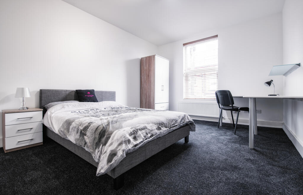 8 bedroom terraced house for rent