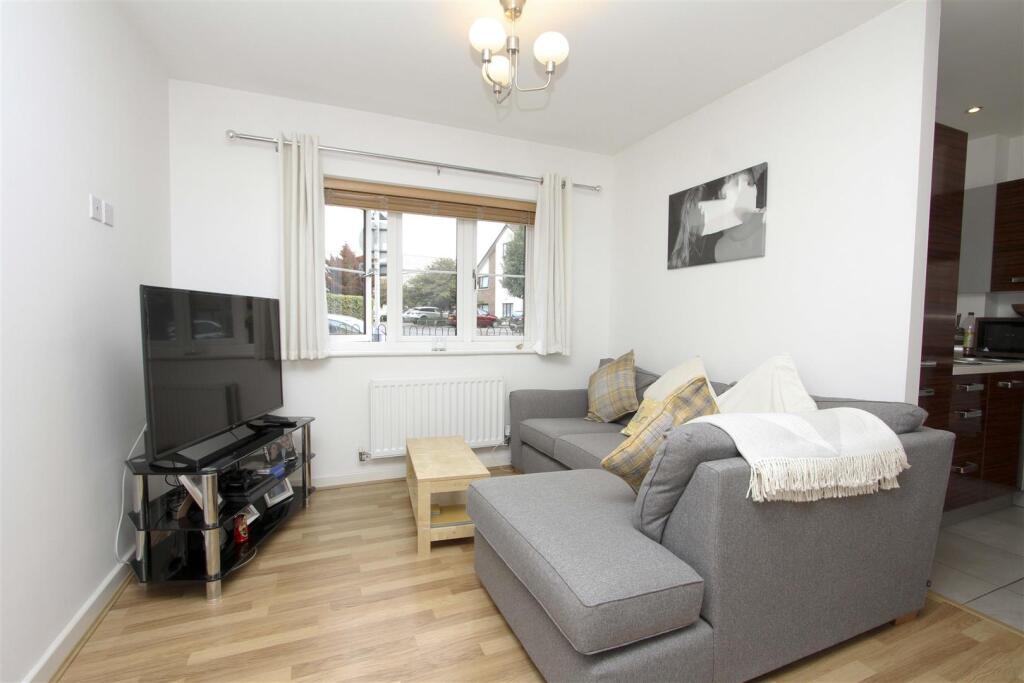 Apartment in Southall - View 2