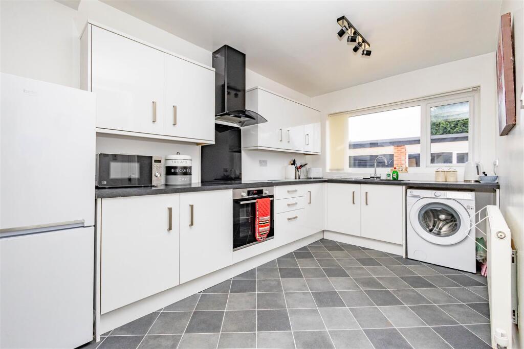 Poplar Close, Bamber Bridge, Preston photo 3